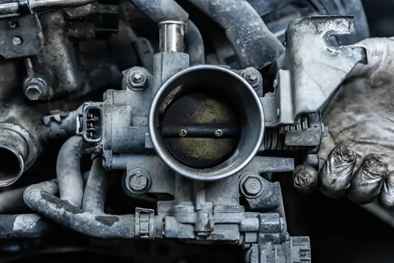 Can I use a brake cleaner to clean the throttle body