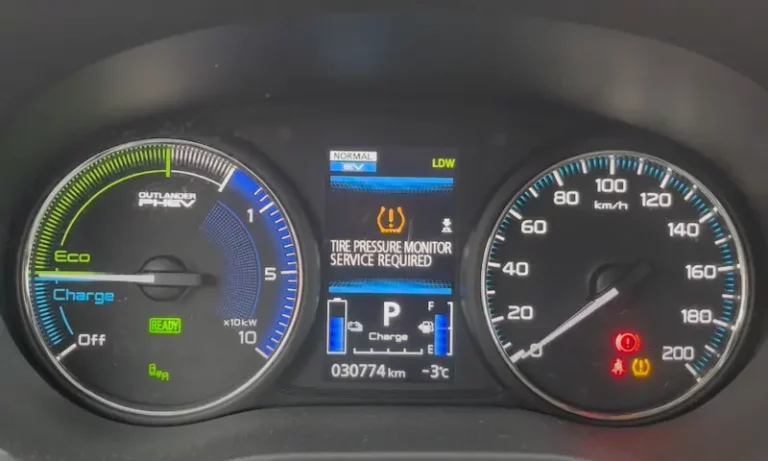 Mitsubishi Outlander TPMS Service Required